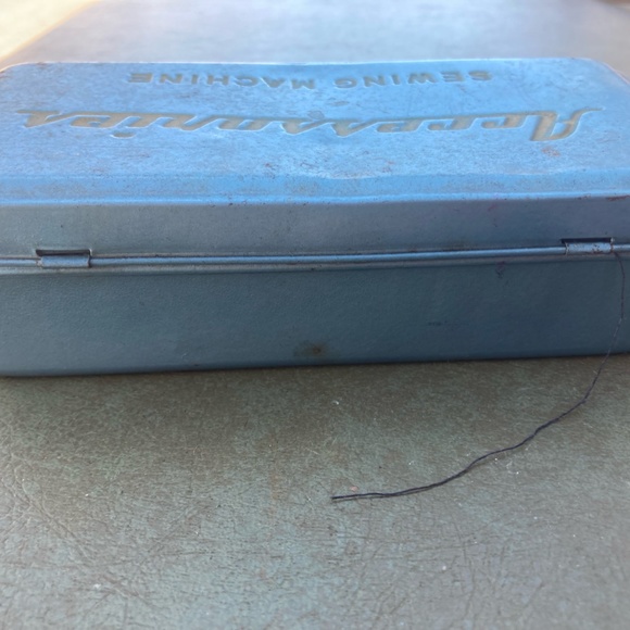 Metal Tin Sewing Machine Accessory Box Vintage - Picture 4 of 5